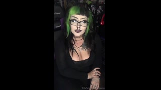 Goth girl Bellaluuna confidently flaunts her cleavage in a low-cut top, drawing attention to her gorgeous dark eyes