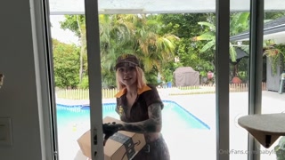 Delivery girl Baby Fooji has found a secluded spot where she can indulge in some private pleasure